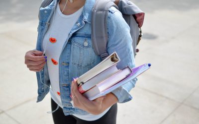 enfant avec cahier